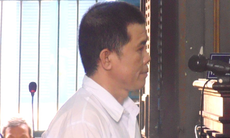 Nguyễn Bá Lộc trước tòa. Ảnh: Tân Châu.