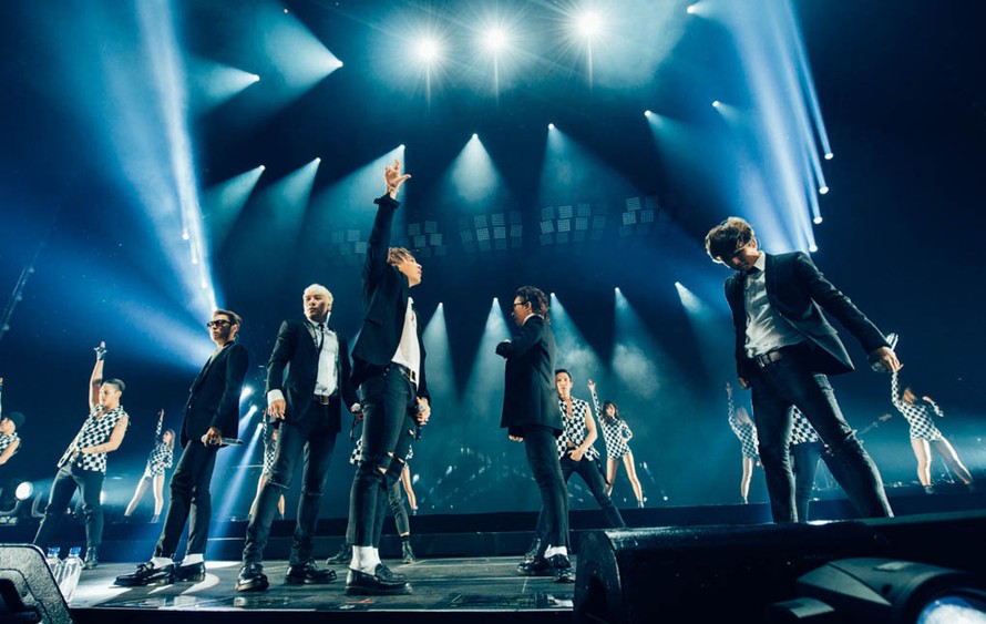 Năm chàng trai của Big Bang bùng nổ trong show diễn “Final in Seoul”.