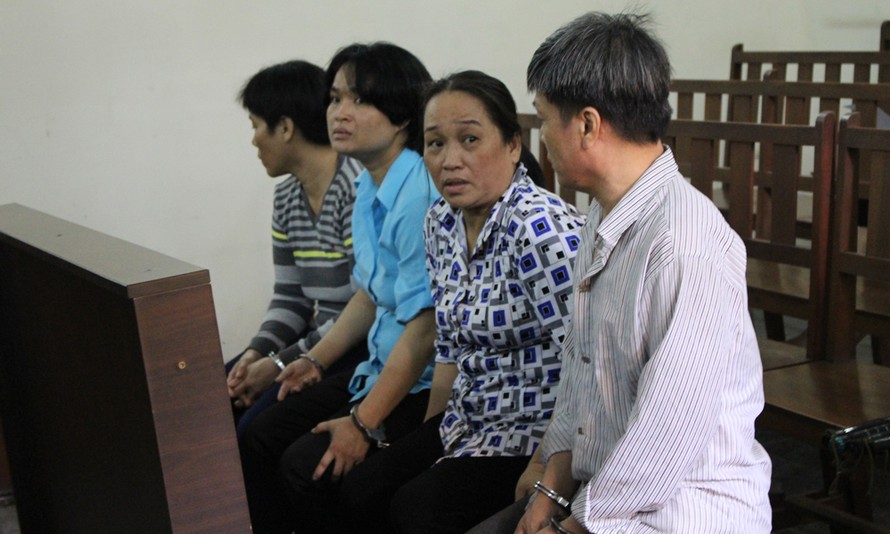 4 bị cáo lãnh án 41 năm tù cùng tội danh “Mua bán ma túy”. Ảnh: Tân Châu