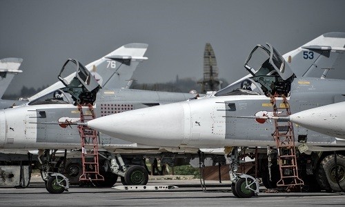 Máy bay ném bom chiến thuật Su-24, một trong những vũ khí mà Nga vẫn giữ lại Syria. Ảnh: Sputnik.