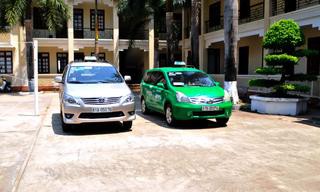 Hai chiếc Taxi Mai Linh bị Công an huyện Chư Pah tạm giữ để điều tra.