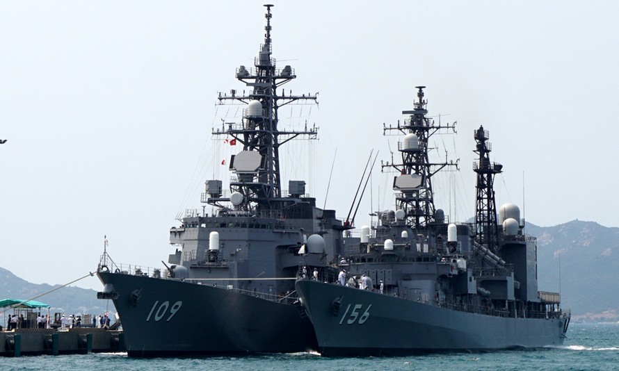 Tàu JS Ariake và tàu JS Setogiri cập Cảng quốc tế Cam Ranh.