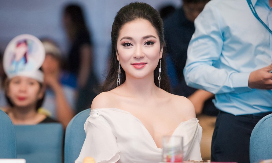 Hoa hậu Nguyễn Thị Huyền 'tái xuất' trong vai trò giám khảo