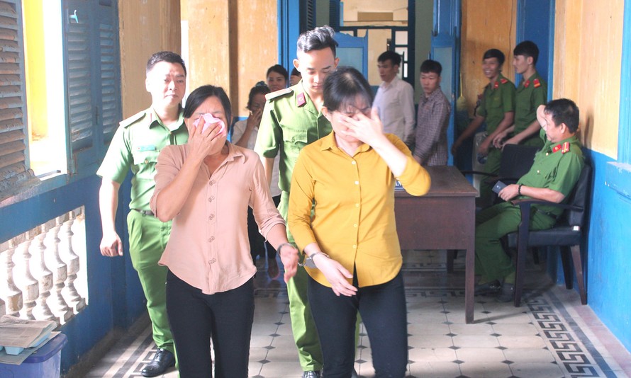 Hai bị cáo tại phiên tòa phúc thẩm sáng nay 17/1. Ảnh: Tân Châu.