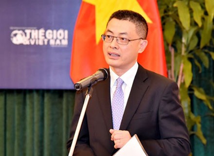 Ông Vũ Quang Minh, Trợ lý Bộ trưởng, kiêm Vụ trưởng Vụ Tổng hợp Kinh tế, Bộ Ngoại giao - Nguyên Đại sứ Đặc mệnh Toàn quyền Việt Nam tại Anh Quốc.