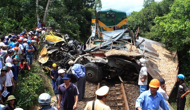 Hậu quả vụ tai nạn thảm khốc tại Bình Định được xác định có nguyên nhân từ việc nhân viên gác chắn ngủ quên.