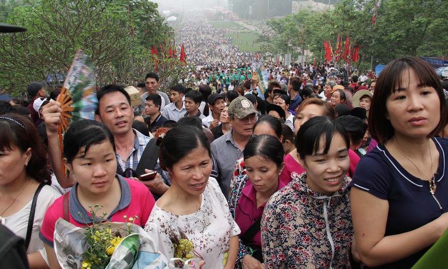 Hàng triệu người hành hương về Đền Hùng qua hai ngày nghỉ vào dịp khai hội.