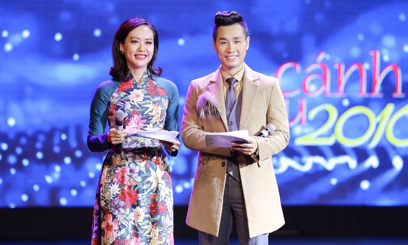 Nguyên Khang và Hồng Ánh trong đêm trao giải Cánh Diều Vàng 2017.