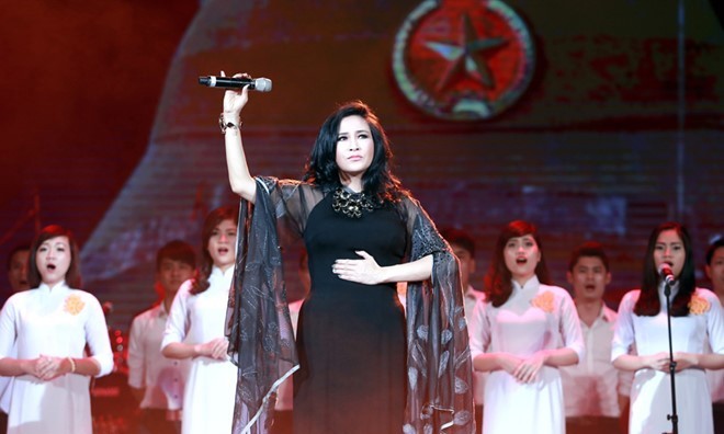 Diva Thanh Lam sẽ lần đầu tiên hát lại ca khúc ‘Màu hoa đỏ’ sau sự cố bài hát này bị ‘cấm lưu hành’ tại Tiền Giang trong đêm nhạc cùng tên sẽ diễn ra vào ngày 26/4 tới tại Nhà hát Lớn Hà Nội.