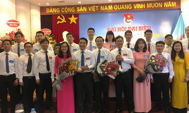 BCH Đoàn thanh niên Tổng Cty Xây dựng Hà Nội khóa VIII, nhiệm kỳ 2017 – 2022 chụp ảnh với các đại biểu ra mắt Đại hội.
