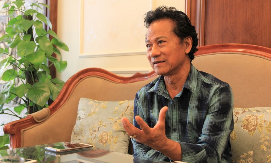 Danh ca Chế Linh, sinh năm 1942, được mệnh danh là một trong "tứ trụ nhạc vàng".