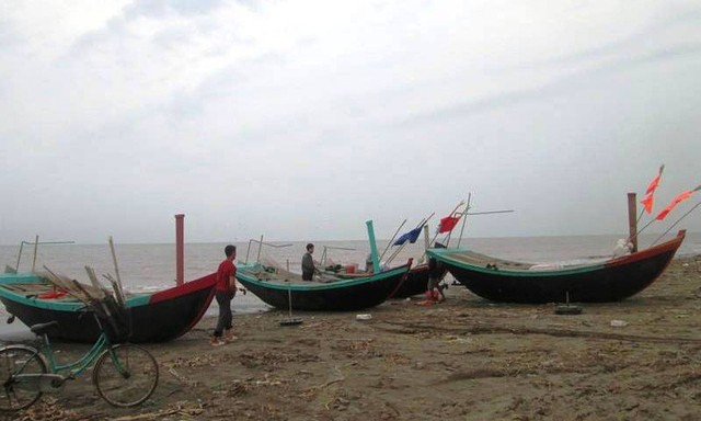 Nam Định kêu gọi các tàu thuyền vào nơi trú ẩn an toàn và nghiêm cấm tàu thuyền ra khơi.