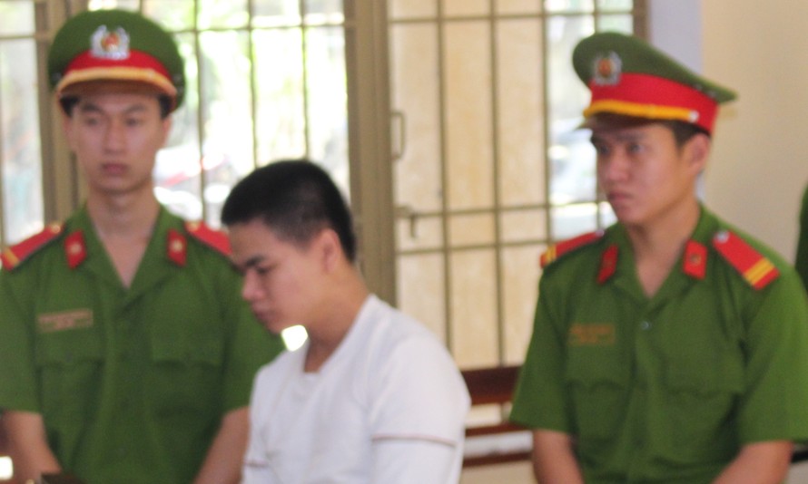 Phạm Viết Bình tại tòa.
