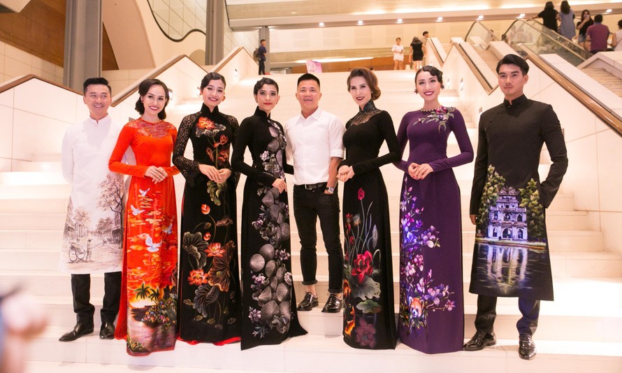 Dàn sao Việt diện áo dài thanh lịch đi xem show bolero của Mr. Đàm