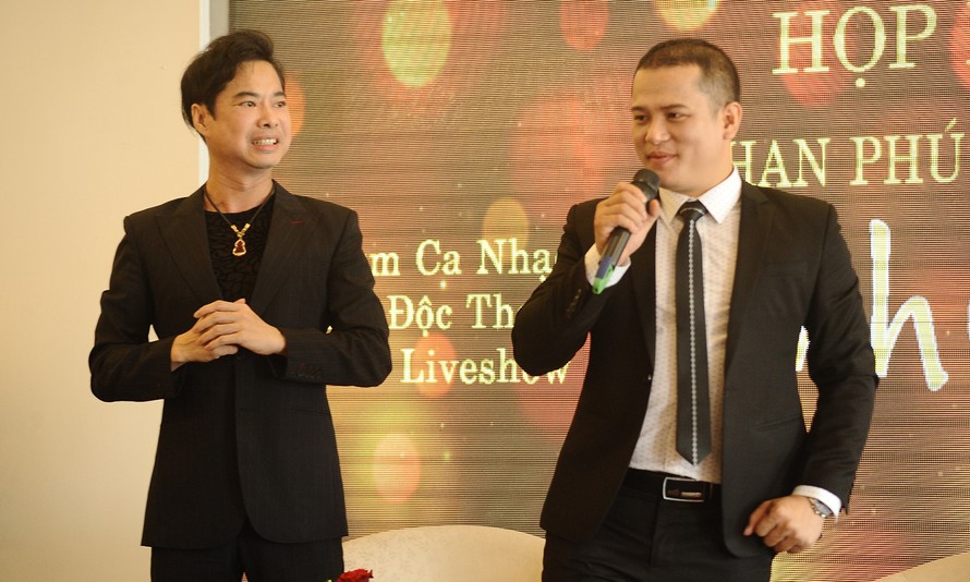 Ca sỹ- Diễn viên hài đọc thoại Phan Phúc Thắng và ca sĩ Ngọc Sơn.