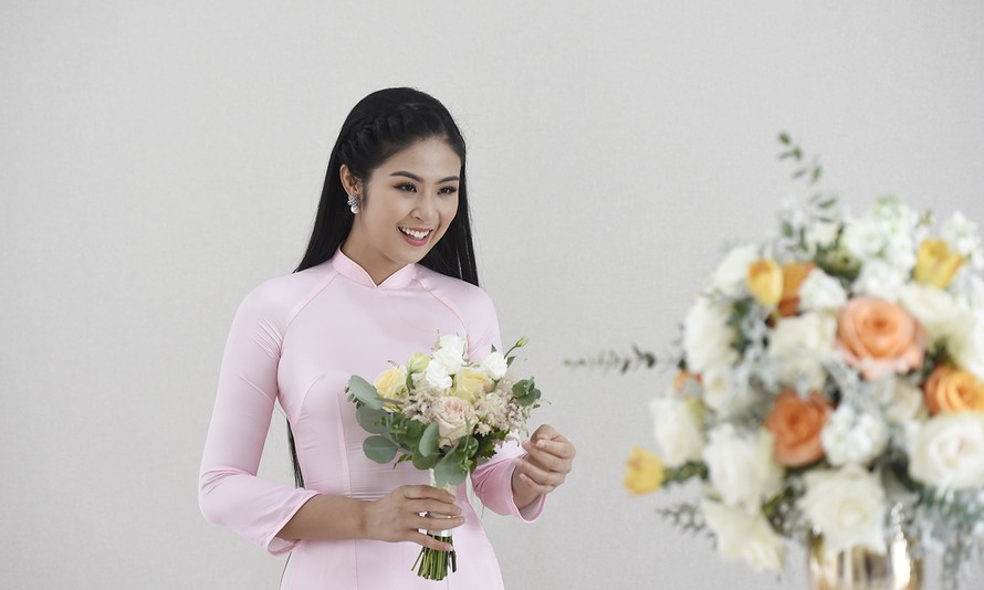 Hoa hậu Ngọc Hân làm phù dâu trong lễ cưới của Hoa hậu Thu Thảo