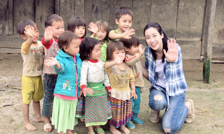 Mưa lũ tạm qua, Hoa hậu Mỹ Linh nối lại dự án nhân ái