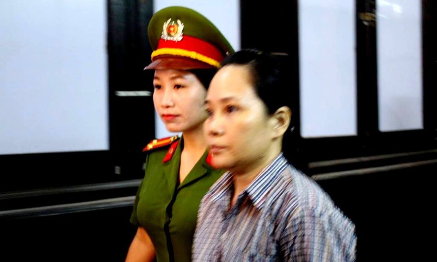 Chủ hụi Nguyễn Thị Phượng tại phiên tòa phúc thẩm sáng 7/11. Ảnh: Tân Châu.