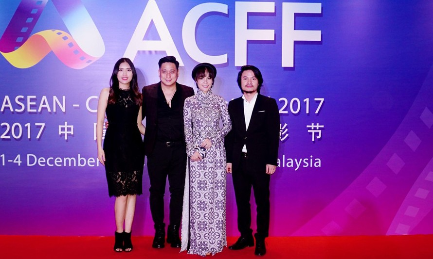 Vợ chồng diễn viên Minh Tiệp, diễn viên Dương Cẩm Lynh và đạo diễn Hoàng Nhật Nam tại Liên hoan phim các nước Đông Nam Á và Trung Quốc.