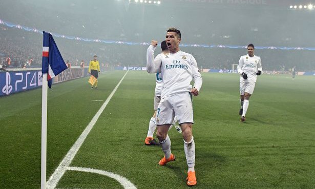 Ronaldo san bằng kỷ lục ghi bàn của huyền thoại M.U