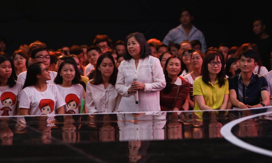 Mẹ Quang Lê bất ngờ khoe giọng trên chương trình Thần tượng Bolero.