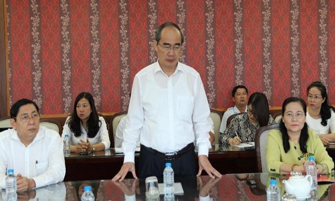 Bí thư Thành ủy TP.HCM Nguyễn Thiện Nhân phát biểu tại buổi trao quyết định cán bộ tại Quận ủy quận 2.