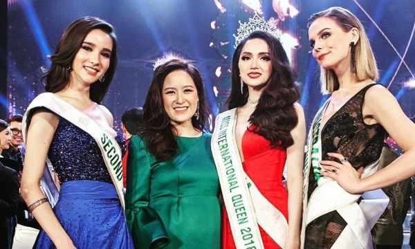 Hoa hậu chuyển giới Thái Lan Yoshi Rinrada và chủ tịch Miss International Queen - Alisa Phanthusak Kunpalin sẽ sang Việt Nam tham dự đêm chung kết The Tiffany Vietnam mùa đầu tiên.