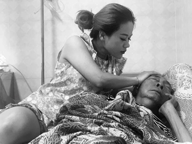 Nghệ sĩ Lê Bình ngày càng nguy kịch, con gái túc trực bên cạnh ngày đêm.