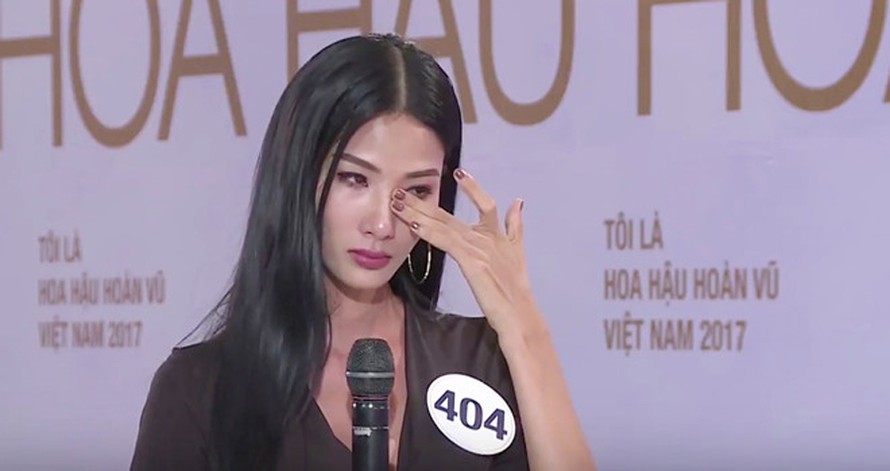 Hoàng Thuỳ từng khóc rất nhiều khi quyết định dự thi Hoa hậu Hoàn vũ Việt Nam 2017.