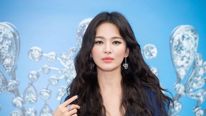 Song Hye Kyo bị chỉ trích dữ dội