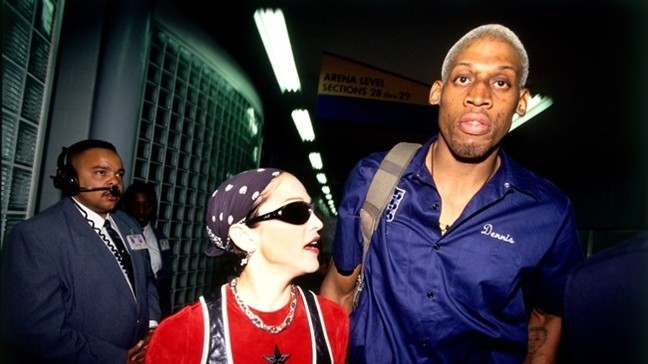 Madonna và Dennis Rodman quen nhau đầu những năm 1990.