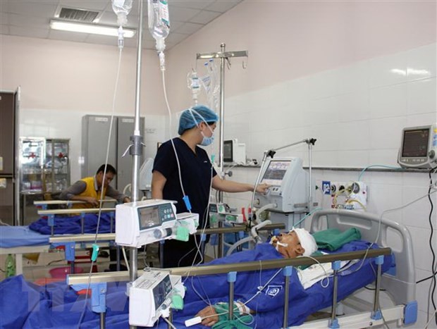 Nạn nhân Lường Văn Hoàng đang điều trị tại Bệnh viện Trung ương Thái Nguyên. (Ảnh: Quân Trang/TTXVN).