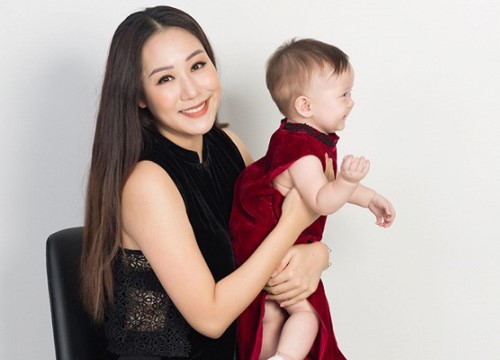 Hoa hậu Ngô Phương Lan bên con gái.