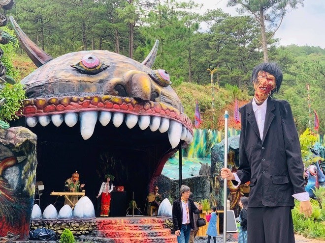 Diễn viên Lan Phương lên tiếng về khu du lịch ma quỷ gần Đà Lạt bị dân mạng 'ném đá'.