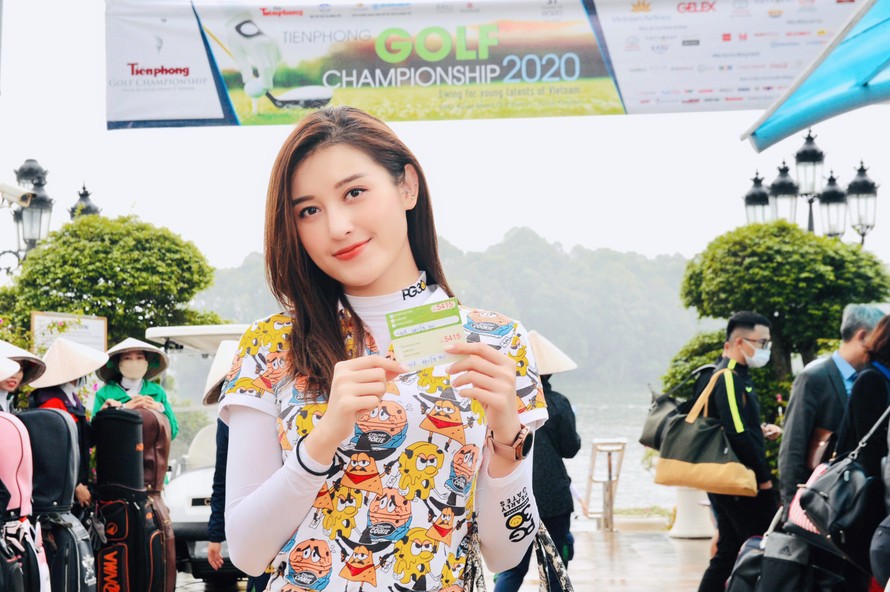 Á hậu Huyền My hào hứng tham dự giải Tiền Phong Golf Championship 2020. Ảnh: Xuân Tùng.