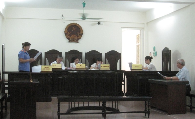 Do bị cáo đang bị xét xử trong một vụ án khác ở tỉnh Bà Rịa - Vũng Tàu nên tòa án buộc lòng phải xử vắng mặt. 