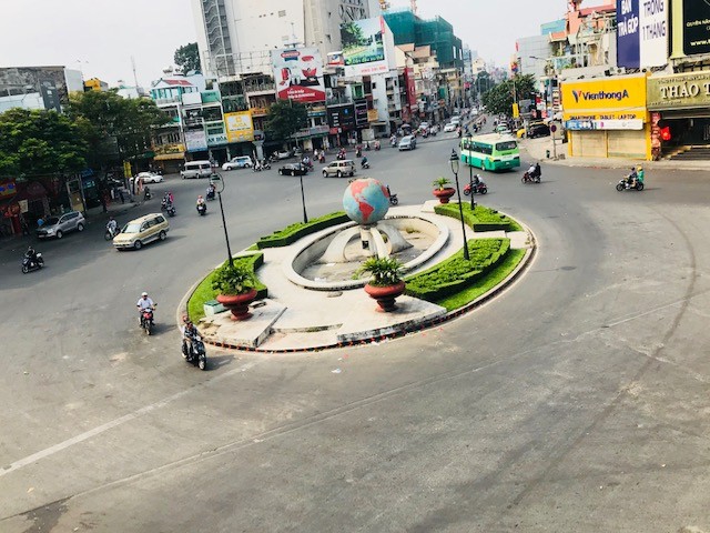 Đường phố Sài Gòn yên ắng sáng mùng một Tết