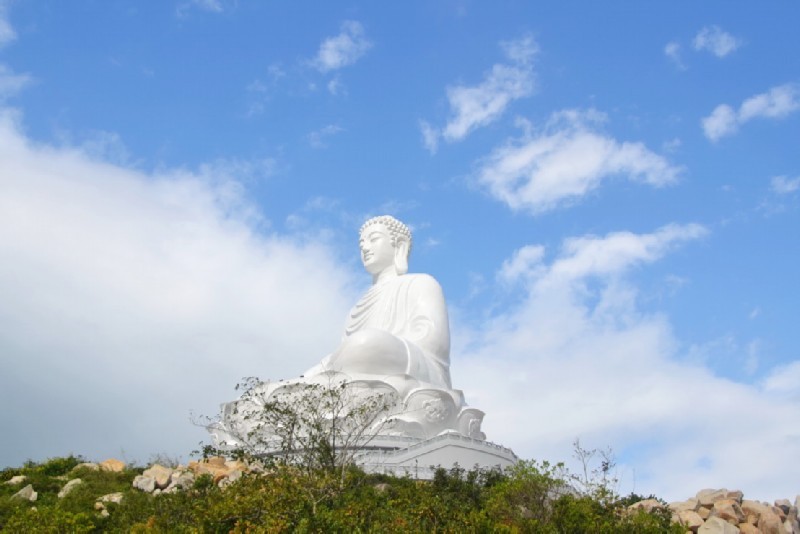Hàng nghìn người đến chùa Ông Núi, ngắm tượng phật cao nhất Đông Nam Á