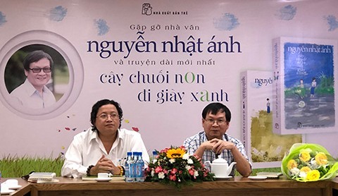 Nhà văn Nguyễn Nhật Ánh nhận 10 giải thưởng Best seller 