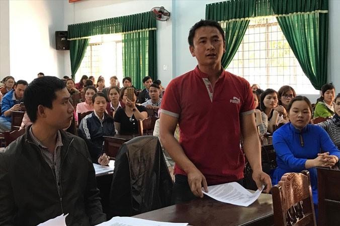 Buổi đối thoại giữa hàng trăm giáo viên với UBND huyện Krông Pắk không đi đến thống nhất, tìm hướng đi chung. Số giáo viên này, sau đó bị sa thải.
