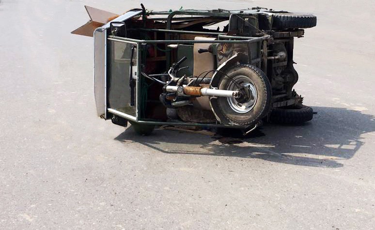Một chiếc xe ba gác gây tai nạn trên đương - Ảnh minh họa