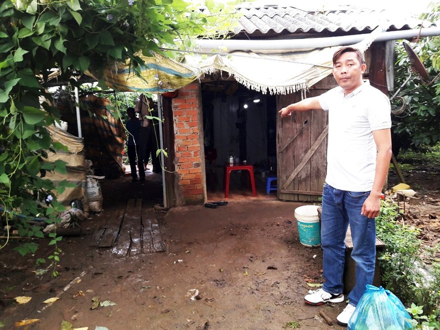 Nguyễn Văn Mạnh tại hiện trường vụ bắt giữ người trái pháp luật