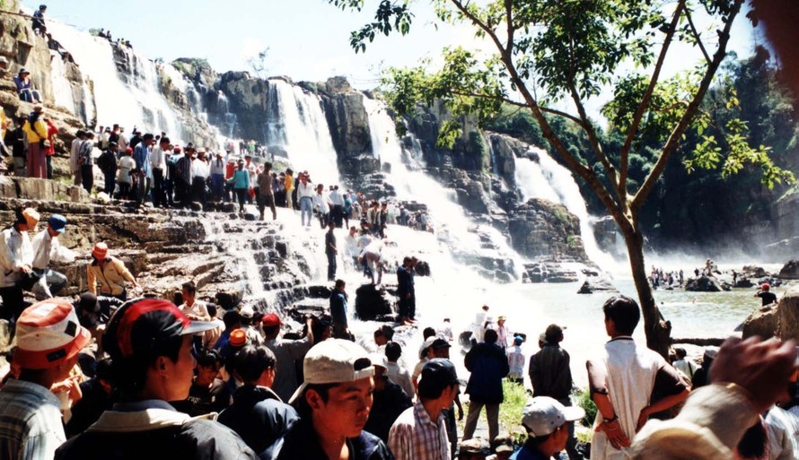 Lễ hội cầu duyên ở thác Pongour thường thu hút rất đông du khách