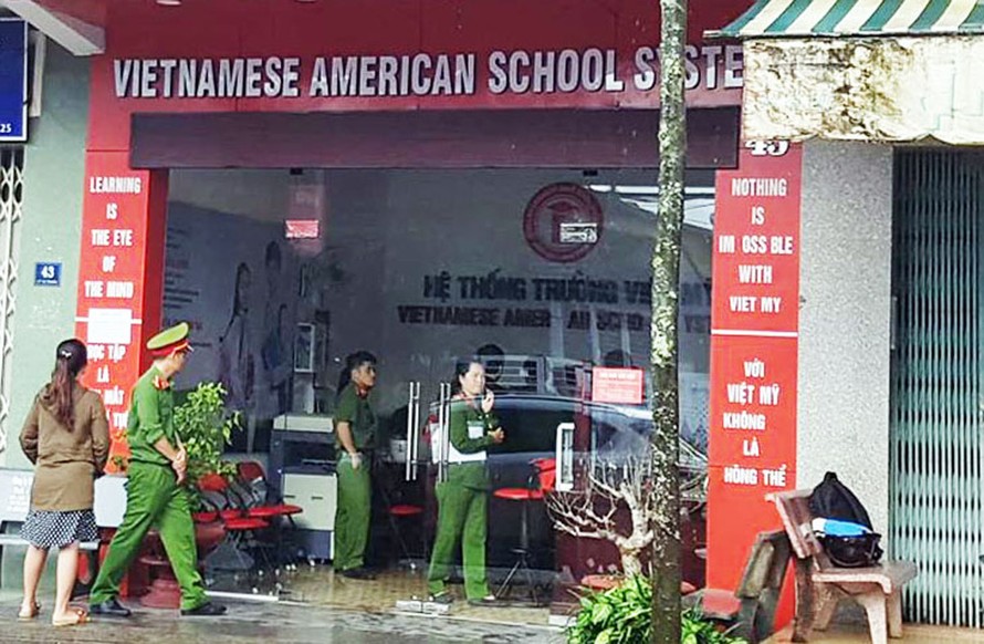 Khám xét trụ sở trường Cao đẳng Việt Mỹ