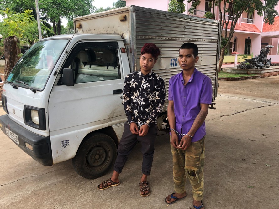 Hai thanh niên trộm xe ô tô của người dân bị bắt