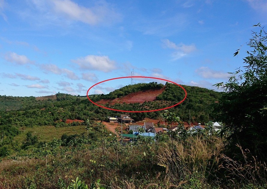 Vị trí xây dựng Đoàn Ca múa nhạc dân tộc tỉnh Đắk Nông (vòng tròn màu đỏ) là một quả đồi