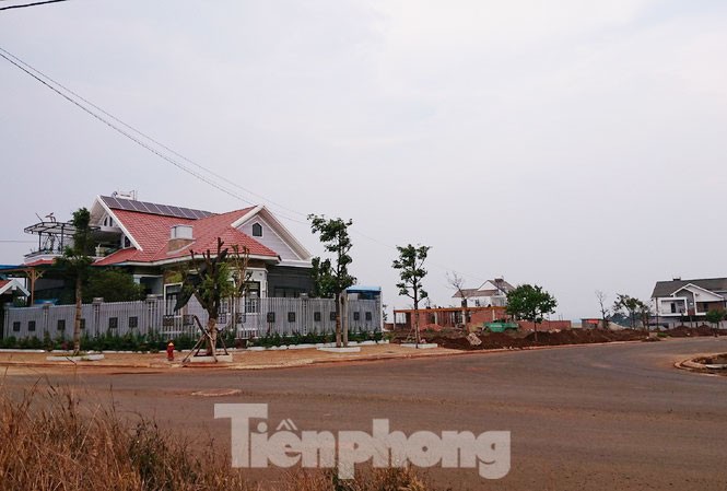 Nhiều biệt thự xây dựng trên đất nông nghiệp tại dự án nhà ở thương mại của Cty Nam Sơn