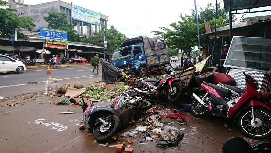Hiện trường vụ tai nạn khiến 5 người chết