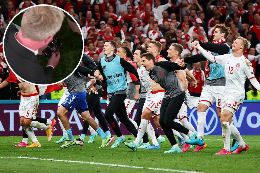 Đội tuyển Đan Mạch vỡ oà sau khi kiểm tra kết quả trận Phần Lan gặp Bỉ
