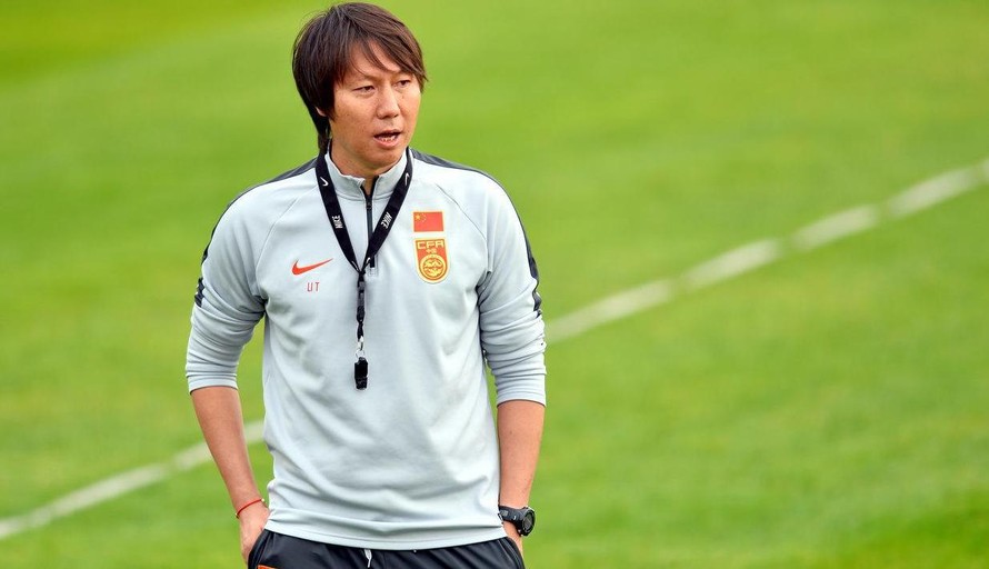 ĐT Trung Quốc 'chốt' 33 cầu thủ sang Qatar chờ đấu Việt Nam, HLV kêu trời vì cổ động viên